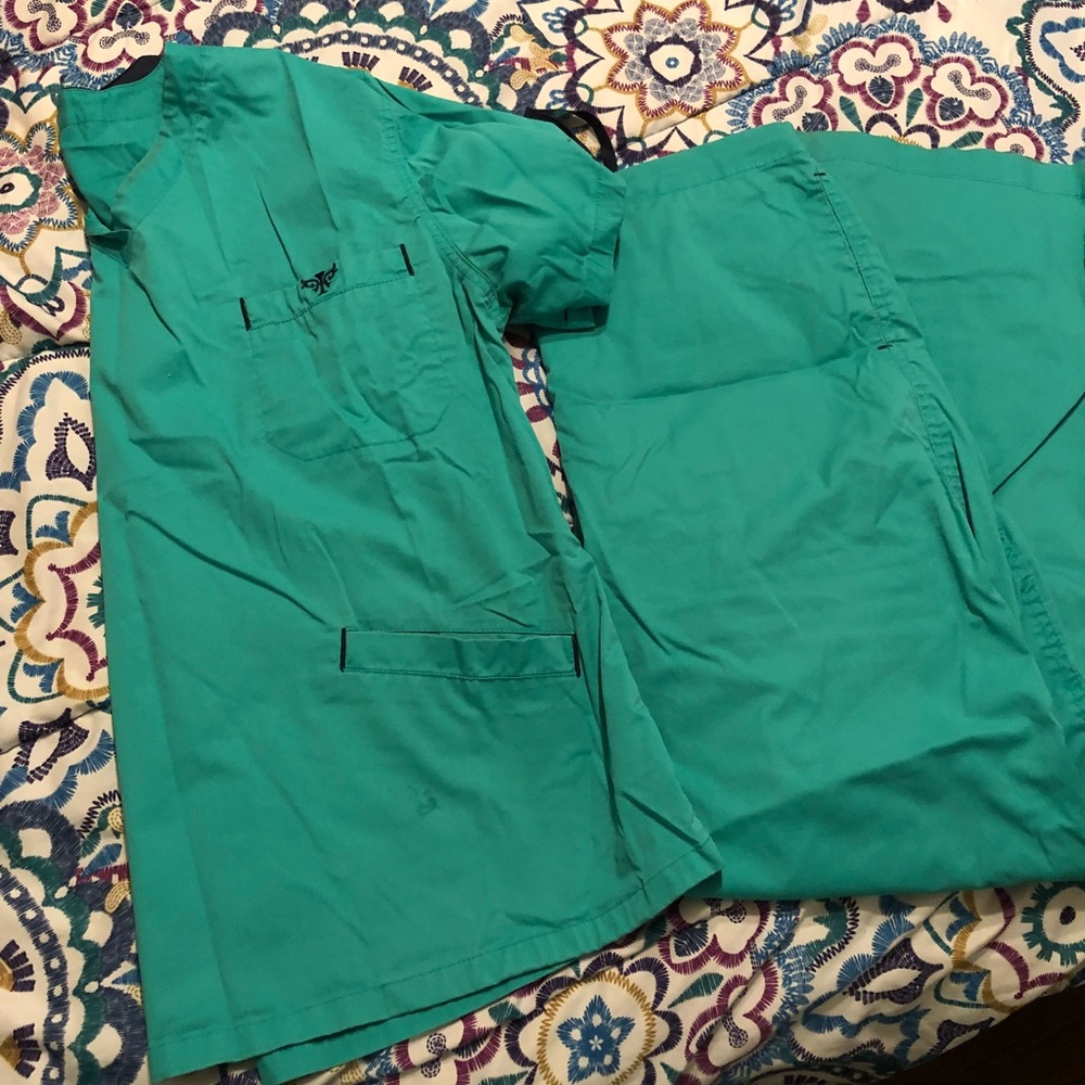 Med Couture Scrubs Green/Navy - *Top only!